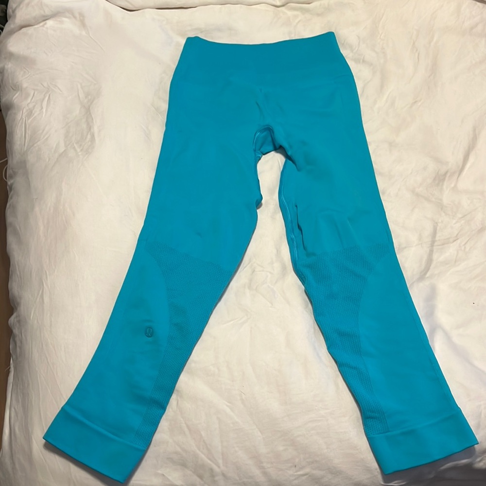 Lululemon size 2 crop leggings never worn